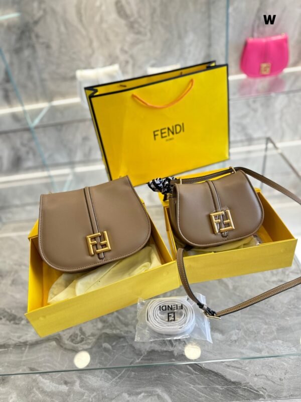 FE5A91DF-4F82-5AE5-A4F3-94C79061F373.jpg Fendi C'mon Nano - Flower