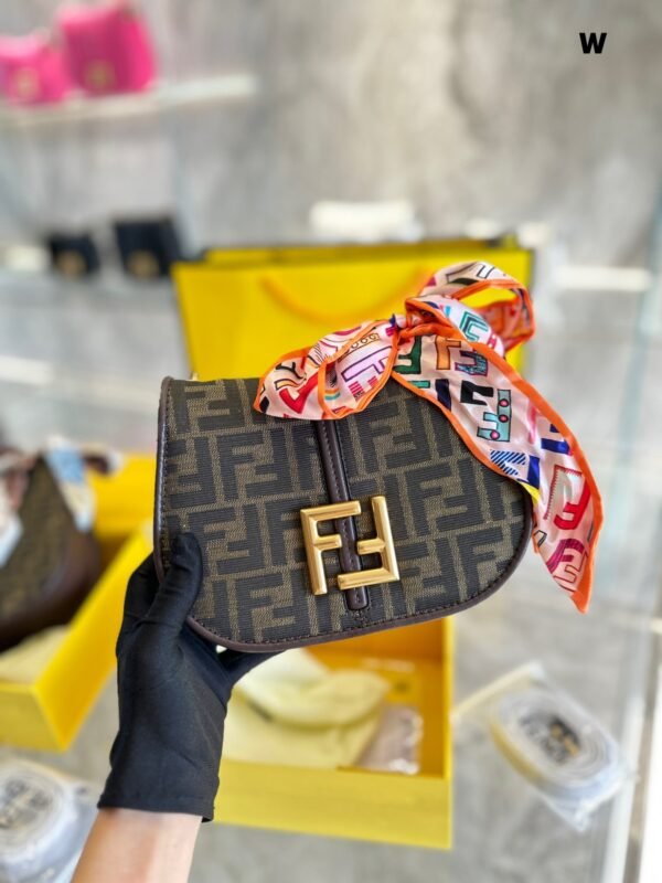 FE61BB66-A10E-DB51-8694-5E9D7BAD1199.jpg Fendi C'mon Nano - Flower