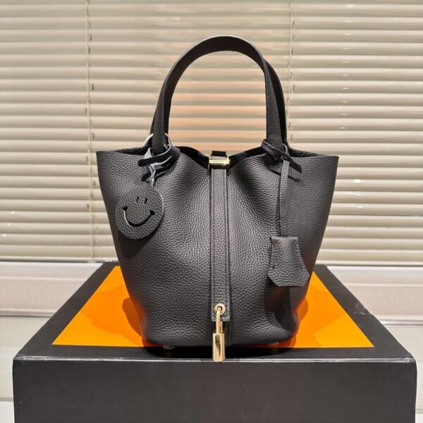 FEA51EF0-AF79-A9F8-86AC-37B8BFD46A72.jpg Picotin Lock 18